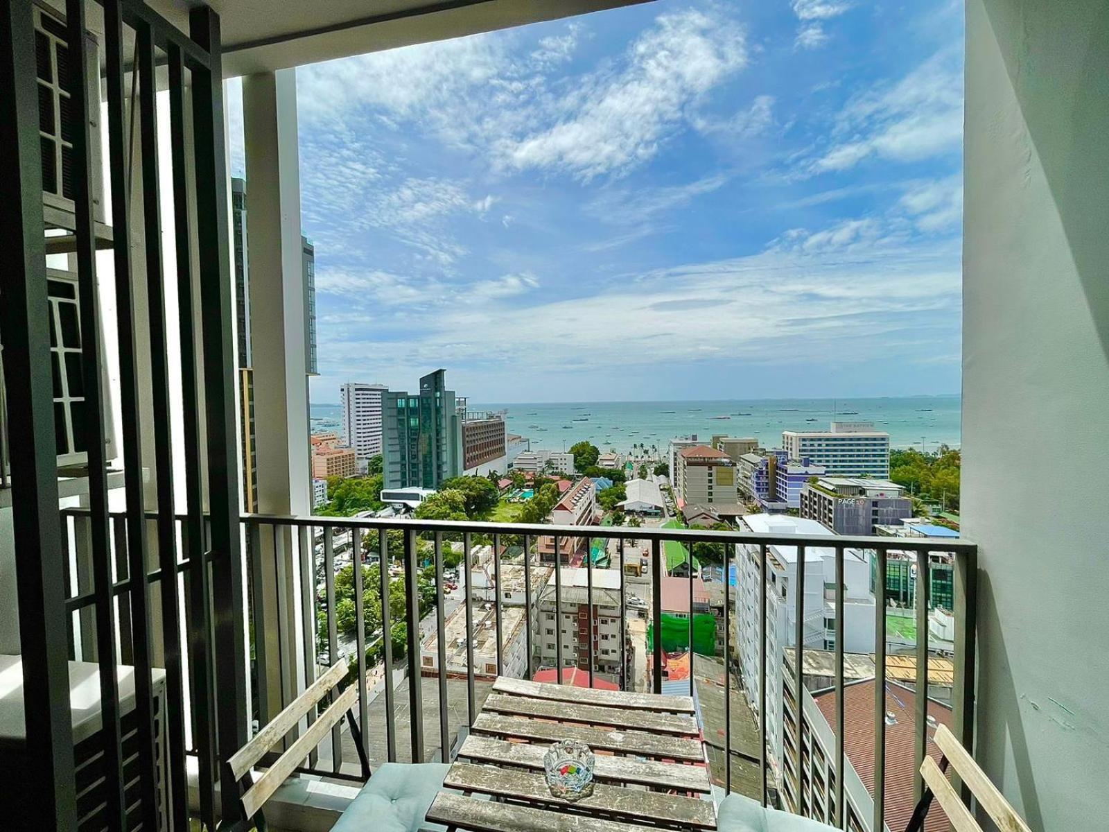 The Base Infinity Apartment Pattaya Luaran gambar