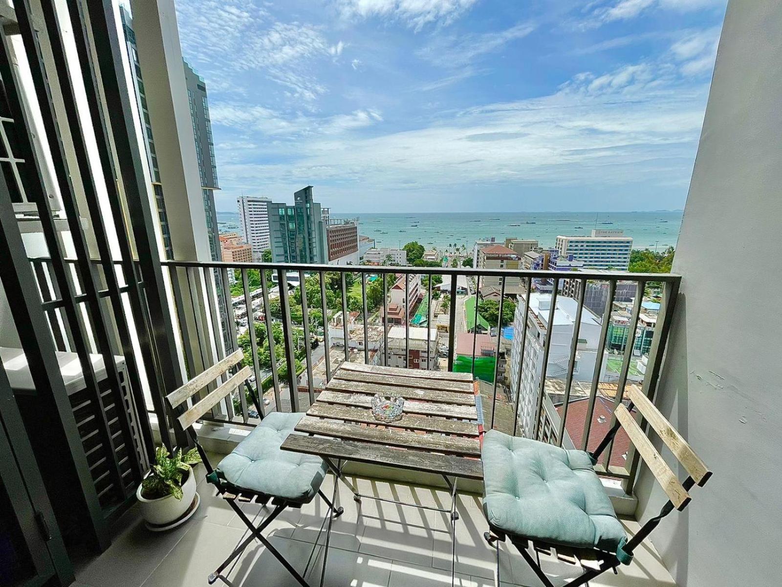 The Base Infinity Apartment Pattaya Luaran gambar